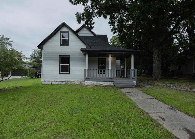 1424 1st St, Winfield, KS 67156
