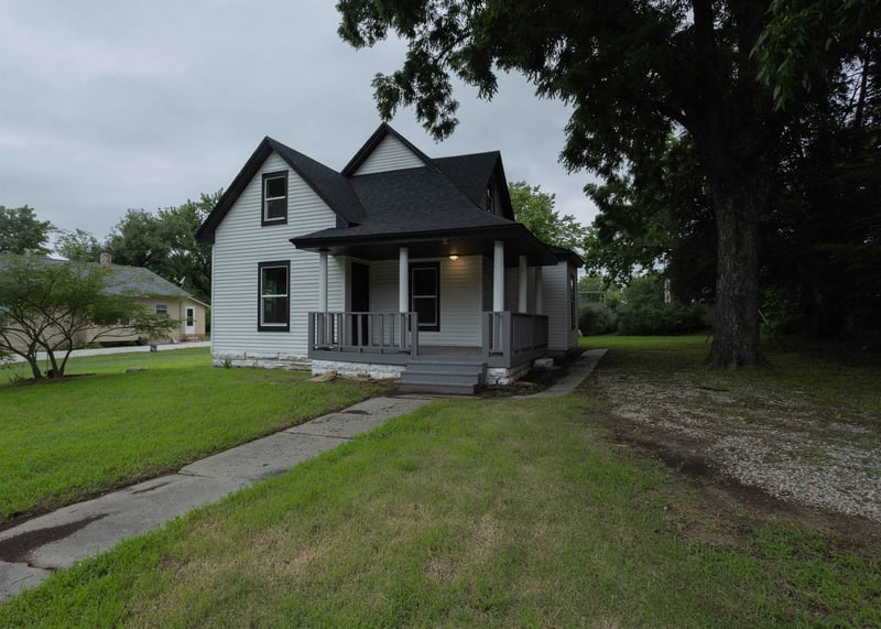 1424 1st St, Winfield, KS 67156