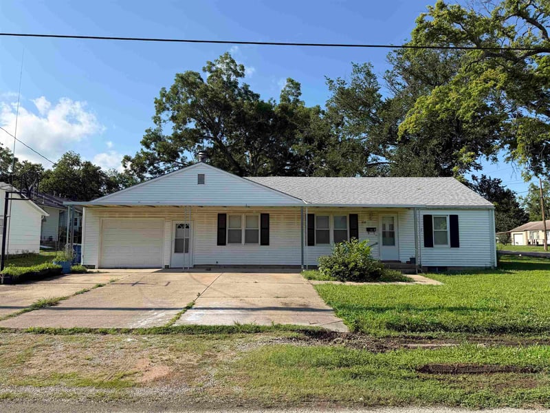 410 Ohio , Eureka, KS 67045