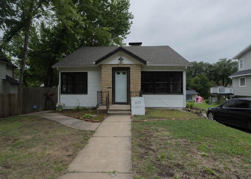 415 College , Winfield, KS 67156