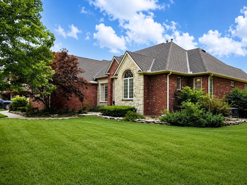 2534 Briarwood , Hutchinson, KS 67502