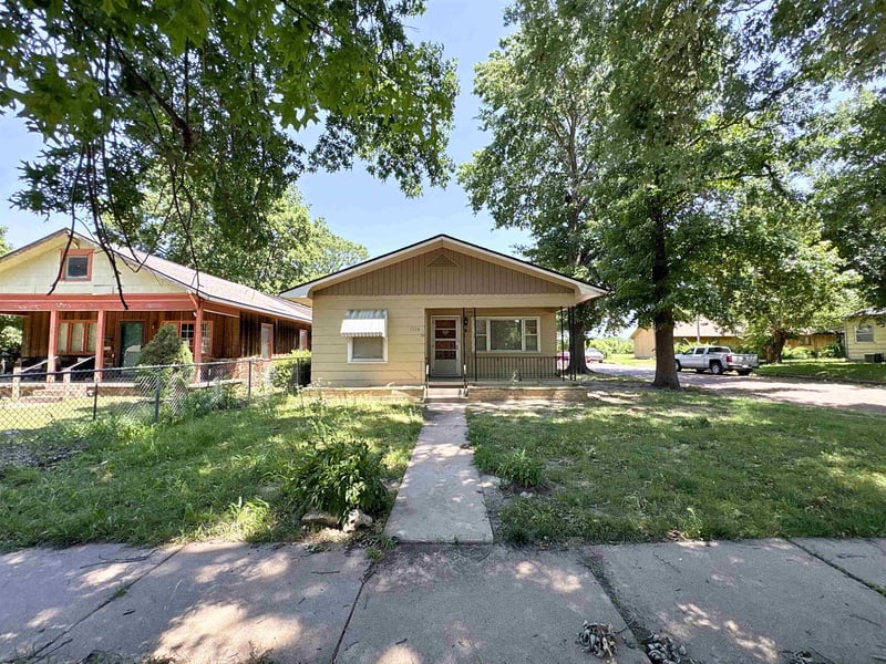 1326 C St, Arkansas City, KS 67005
