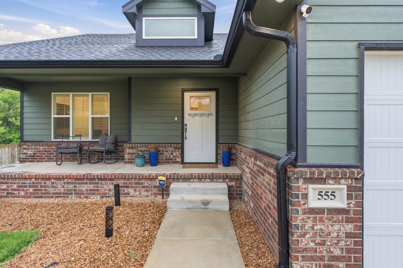 555 Arbor Valley Way, Valley Center, KS 67147