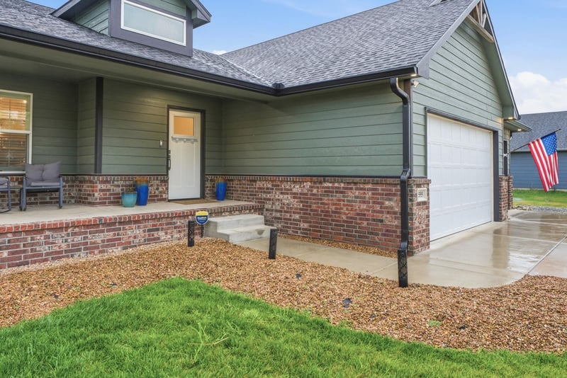 555 Arbor Valley Way, Valley Center, KS 67147
