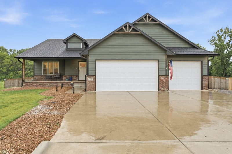 555 Arbor Valley Way, Valley Center, KS 67147