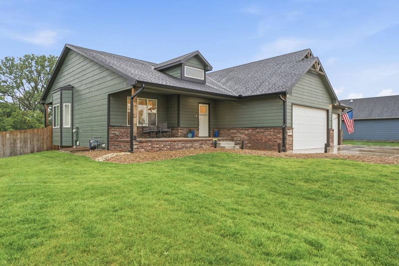 555 Arbor Valley Way, Valley Center, KS 67147
