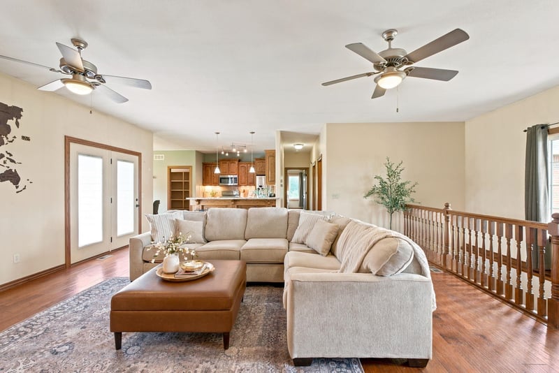 962 120th Ave N, Conway Springs, KS 67031-8046