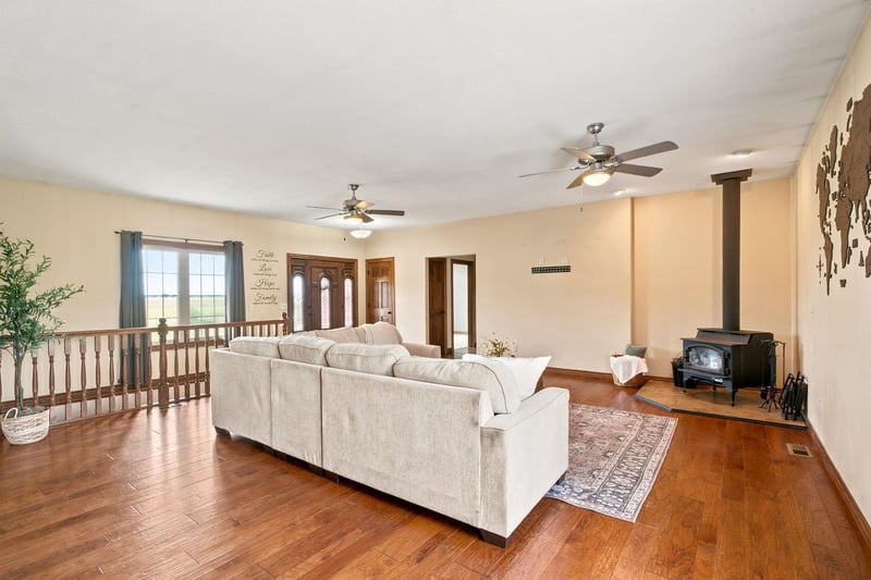 962 120th Ave N, Conway Springs, KS 67031-8046