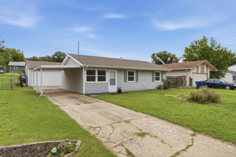 6654 N Longmont St, Park City, KS 67219