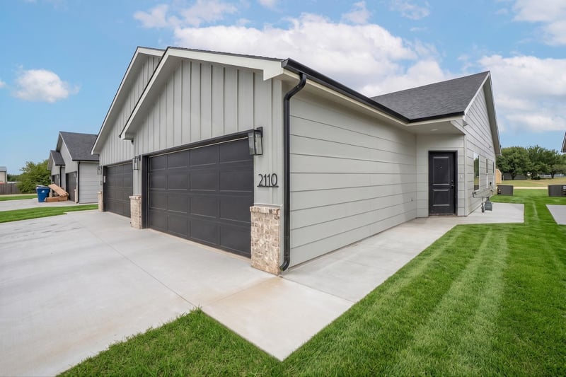 2108-2110 Plaza Ct, Haysville, KS 67060