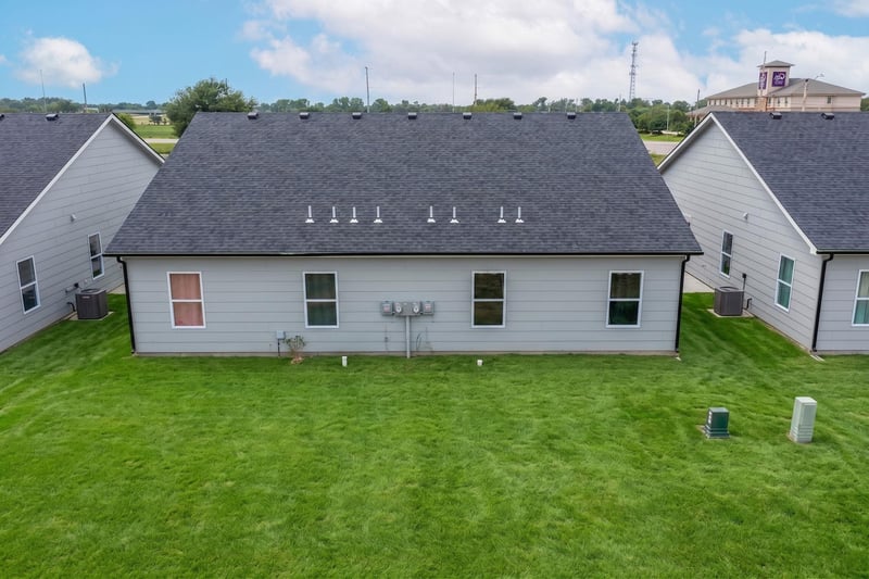 2108-2110 Plaza Ct, Haysville, KS 67060