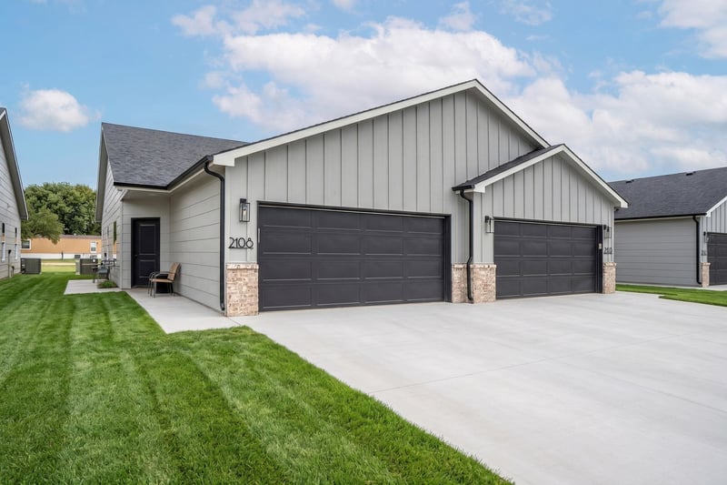 2114-2116 Plaza Ct, Haysville, KS 67060