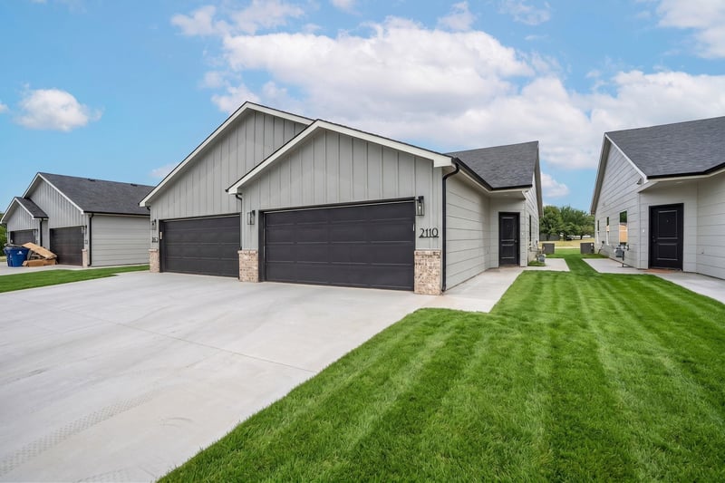 2114-2116 Plaza Ct, Haysville, KS 67060