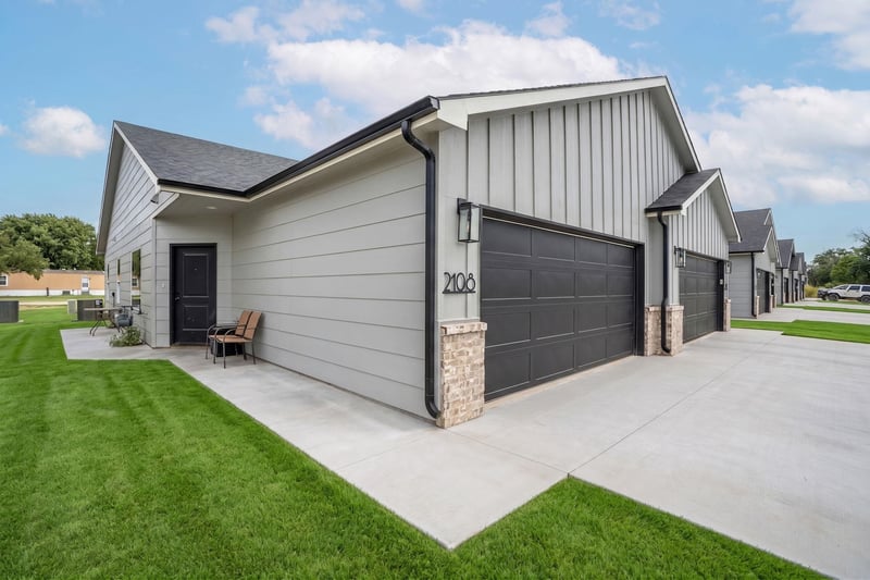 2114-2116 Plaza Ct, Haysville, KS 67060