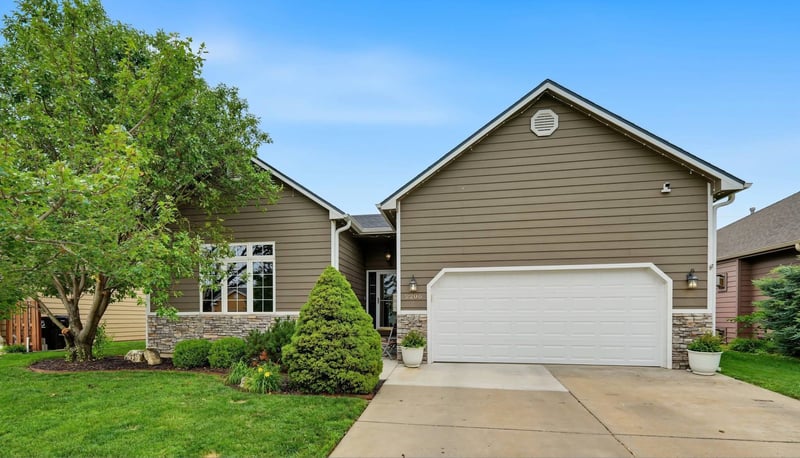 2206 Pheasant Ln, Salina, KS 67401