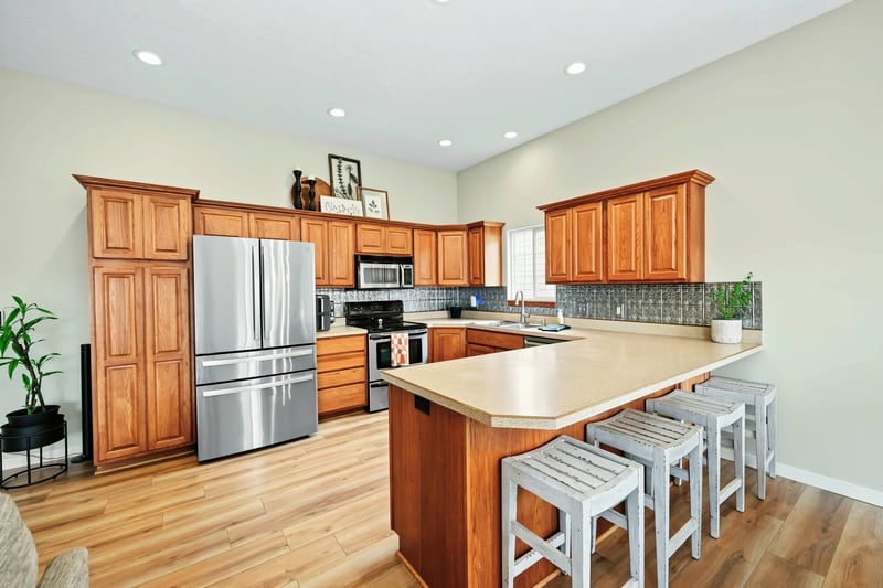 2206 Pheasant Ln, Salina, KS 67401