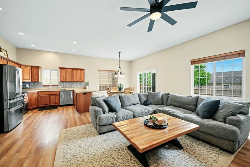 2206 Pheasant Ln, Salina, KS 67401