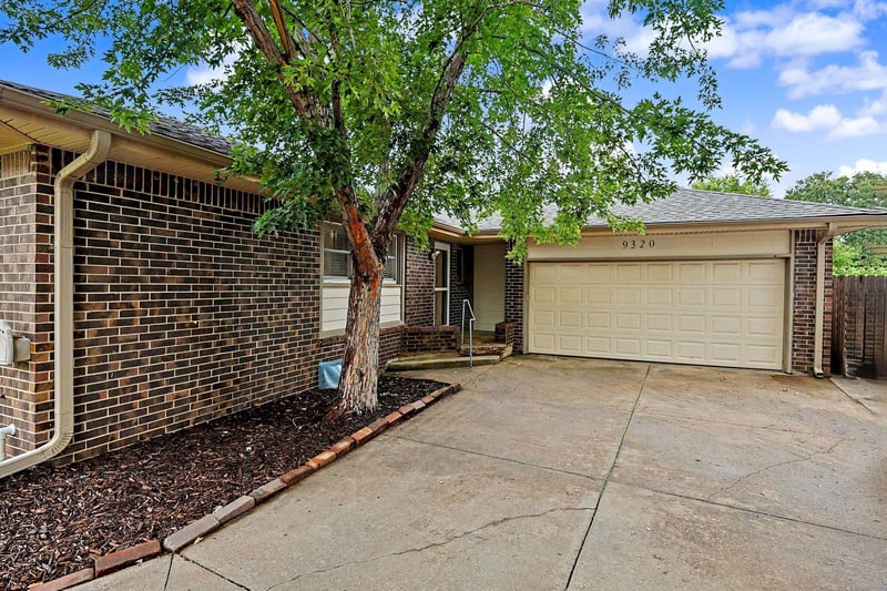 9320 Barron Cir, Wichita, KS 67207