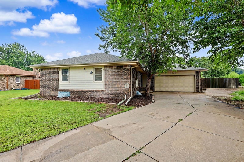 9320 Barron Cir, Wichita, KS 67207