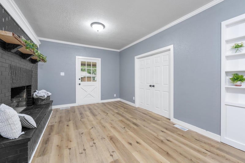 407 - 405 Lincoln , Belle Plaine, KS 67013
