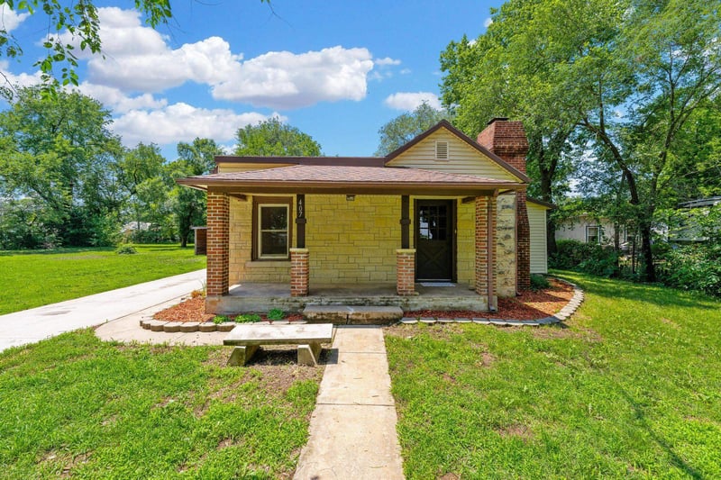 407 - 405 Lincoln , Belle Plaine, KS 67013