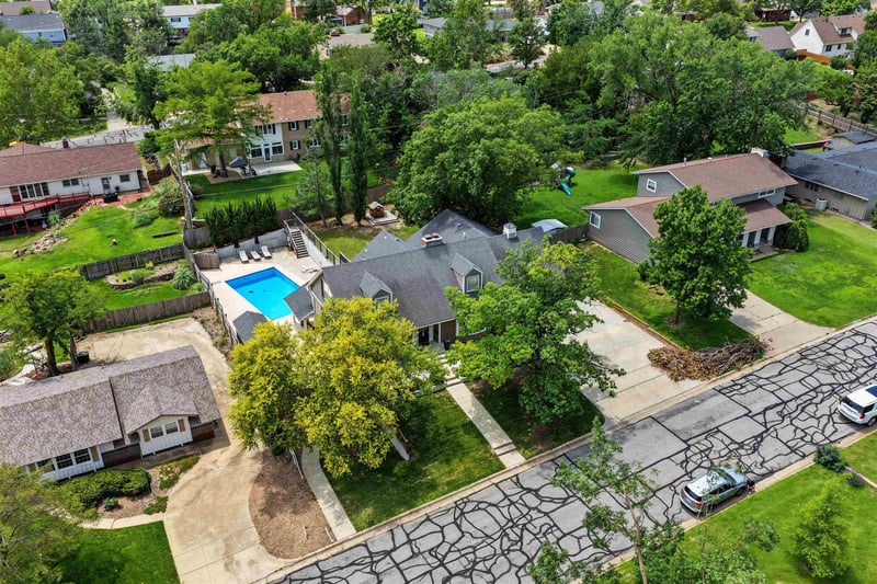 2226 Melrose Ln, Salina, KS 67401
