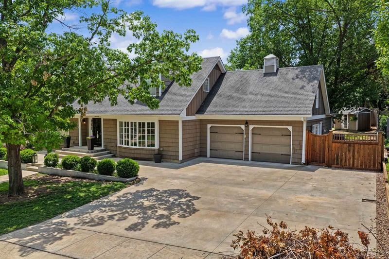 2226 Melrose Ln, Salina, KS 67401