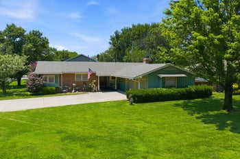 3075 W River Park Dr, Wichita, KS 67203-2080