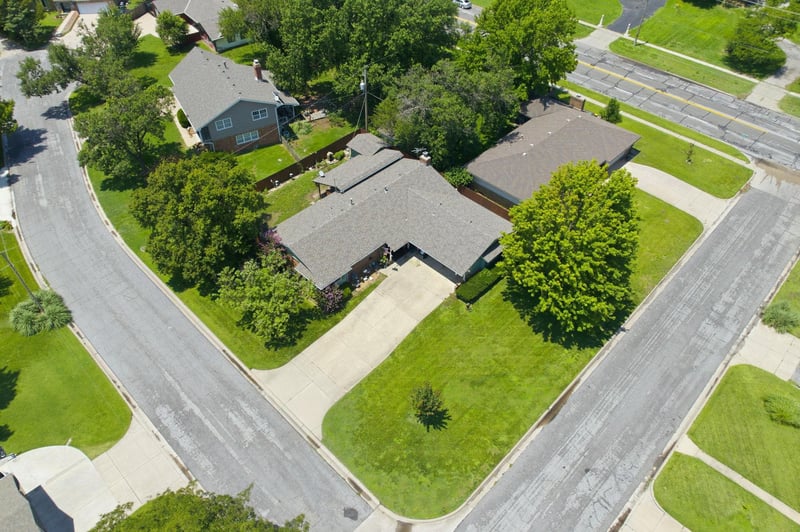 3075 W River Park Dr, Wichita, KS 67203-2080