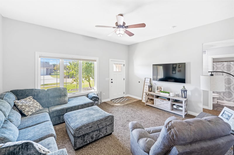 610 Quail Hollow Dr, Salina, KS 67401