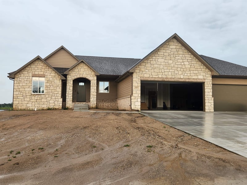 5032 N Shoreside St, Maize, KS 67101