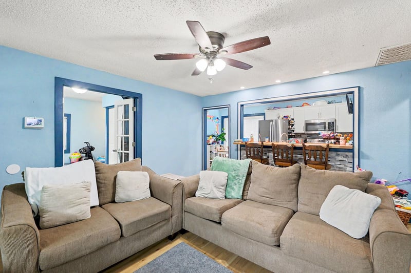 2200 Seneca , Wichita, KS 67213