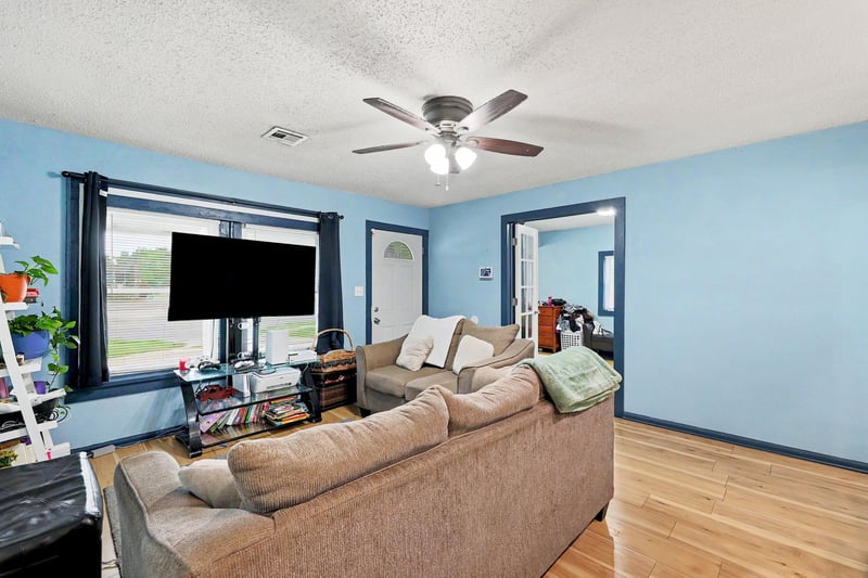2200 Seneca , Wichita, KS 67213