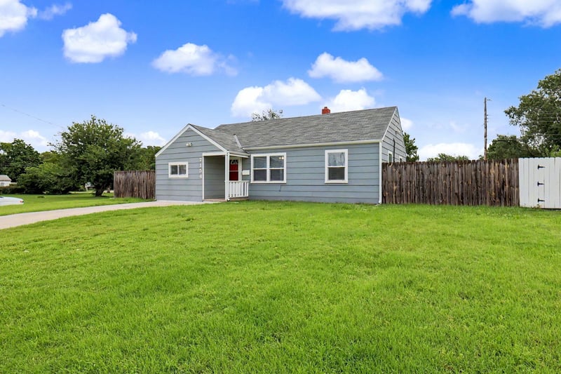 2154 Seneca St, Wichita, KS 67213