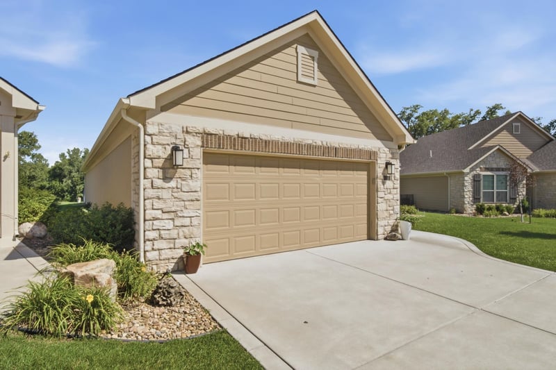 1013 E Waters Edge St, Derby, KS 67037
