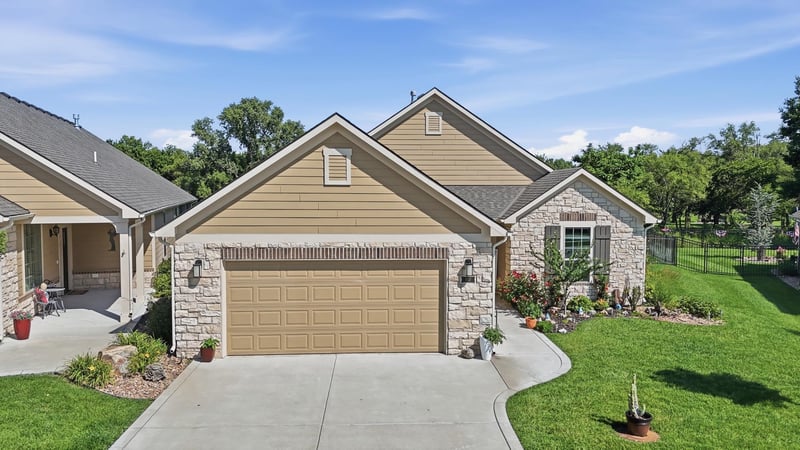 1013 E Waters Edge St, Derby, KS 67037