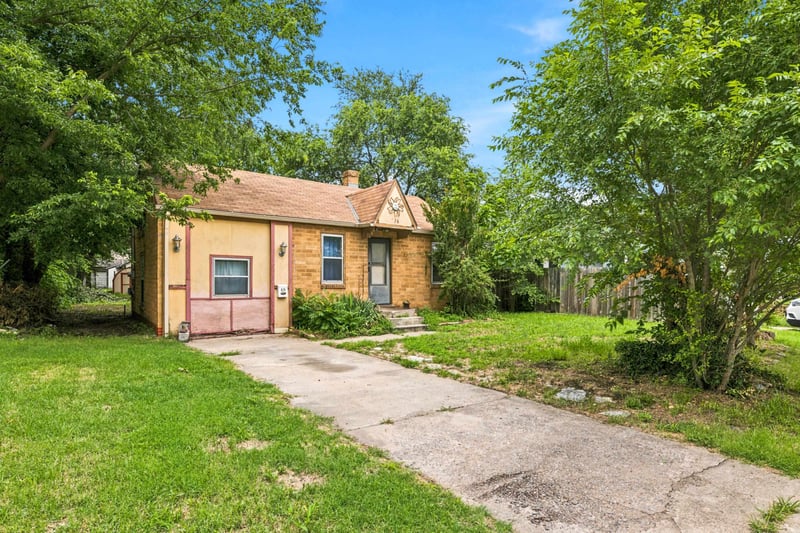 828 Irving Ave, Wichita, KS 67213