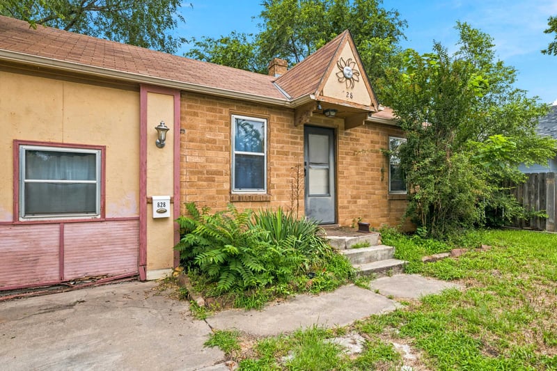 828 Irving Ave, Wichita, KS 67213