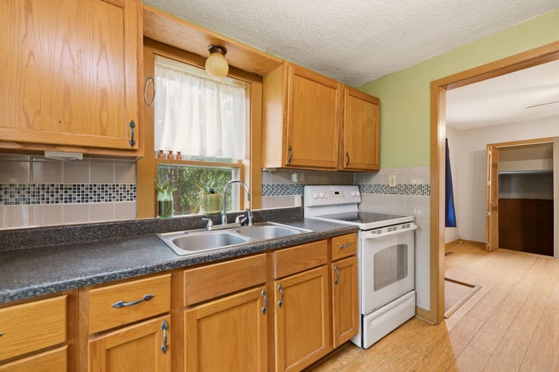 828 Irving Ave, Wichita, KS 67213