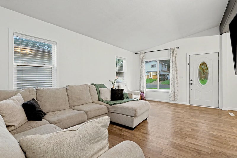 521 S Westview Dr, Derby, KS 67037