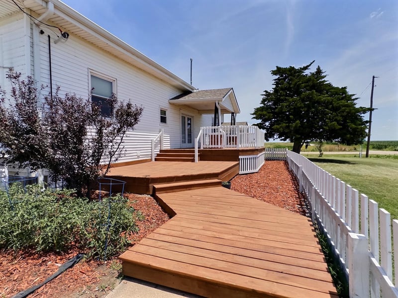 196 50th St S, Wellington, KS 67152