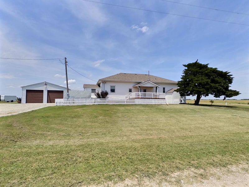 196 50th St S, Wellington, KS 67152