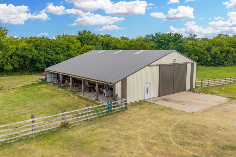 399 S Seneca, Wellington, KS 67152