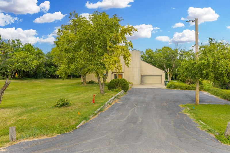 399 S Seneca, Wellington, KS 67152