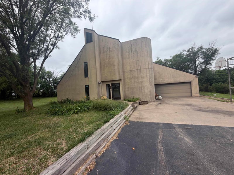 399 Seneca , Wellington, KS 67152