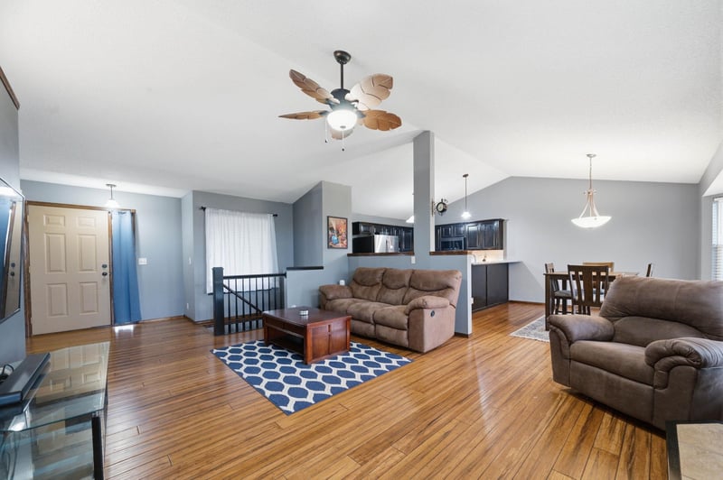 715 Rolling View Dr, Park City, KS 67147
