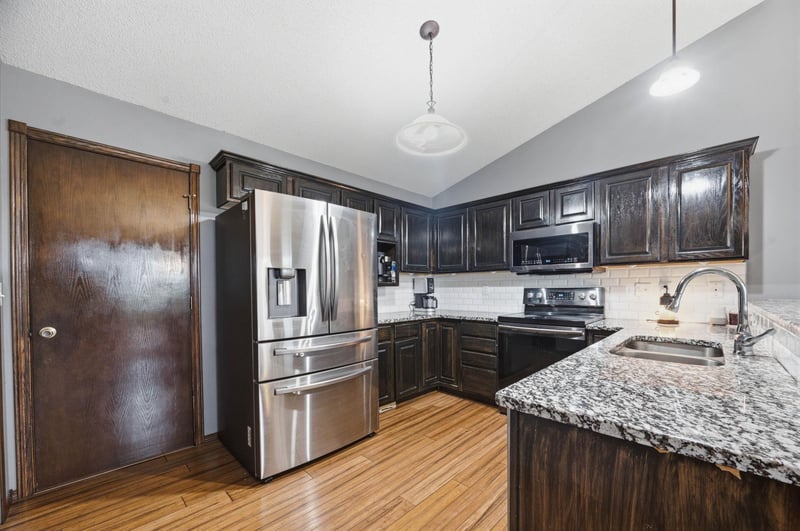 715 Rolling View Dr, Park City, KS 67147