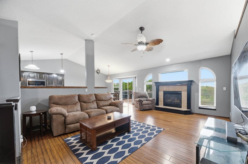 715 Rolling View Dr, Park City, KS 67147