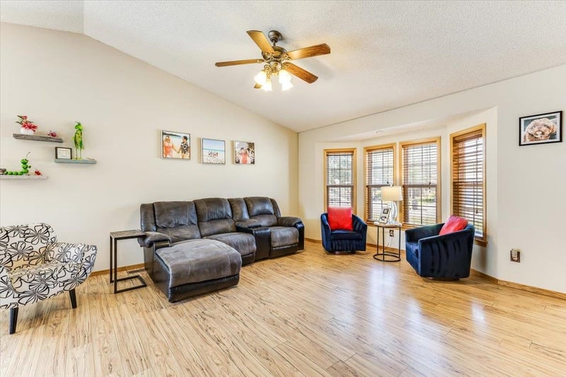 2049 S Crestline Ct, Wichita, KS 67209