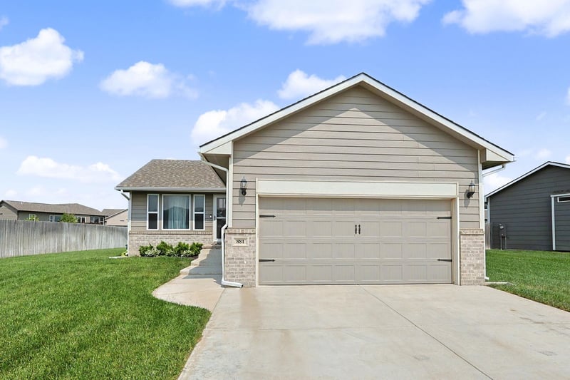 881 Cloverleaf , Goddard, KS 67052